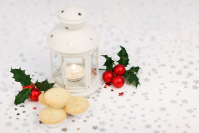 lantern-holly-and-mince-pies-11289842239iyy